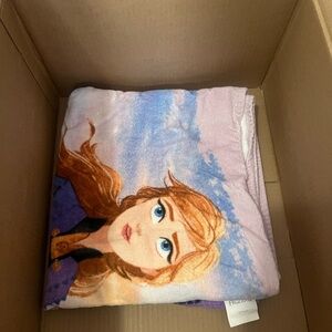 Frozen, LOL, Trolls, etc- 8 items in total!